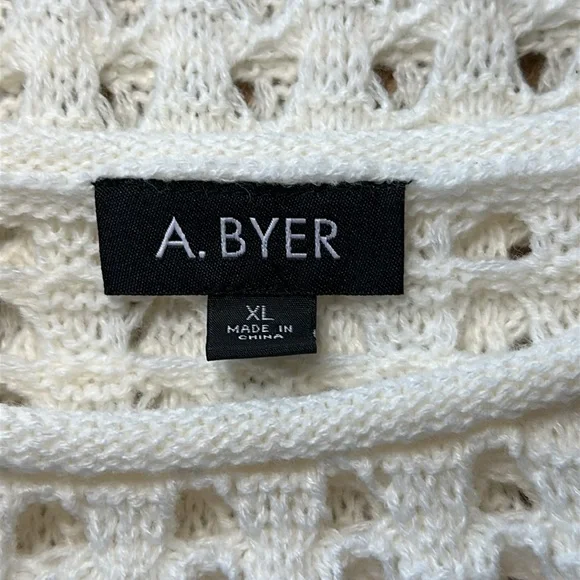 Women's A. Byer Crocheted Cropped Sweater Size X-Large Brown and Cream - Picture 8 of 13